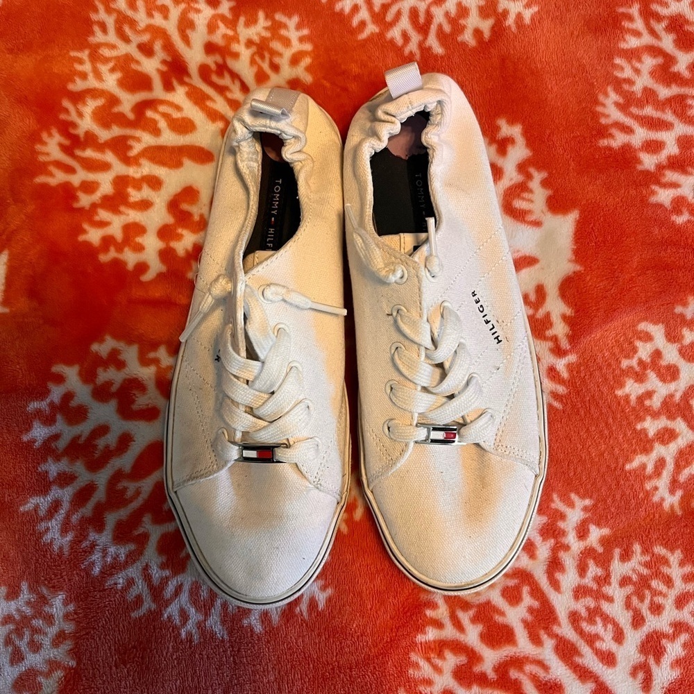 Tommy Hilfiger Women's Cream Lace-Up Sneakers